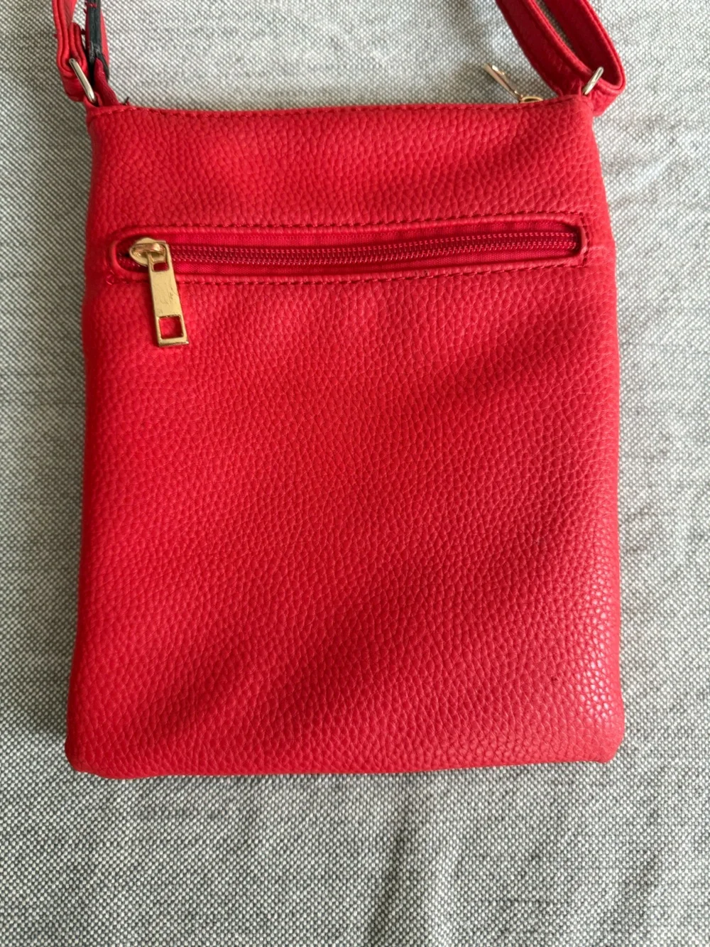 Red Crossbody Pebble Leather Travel Everyday Bag Stylish 9” x 7”